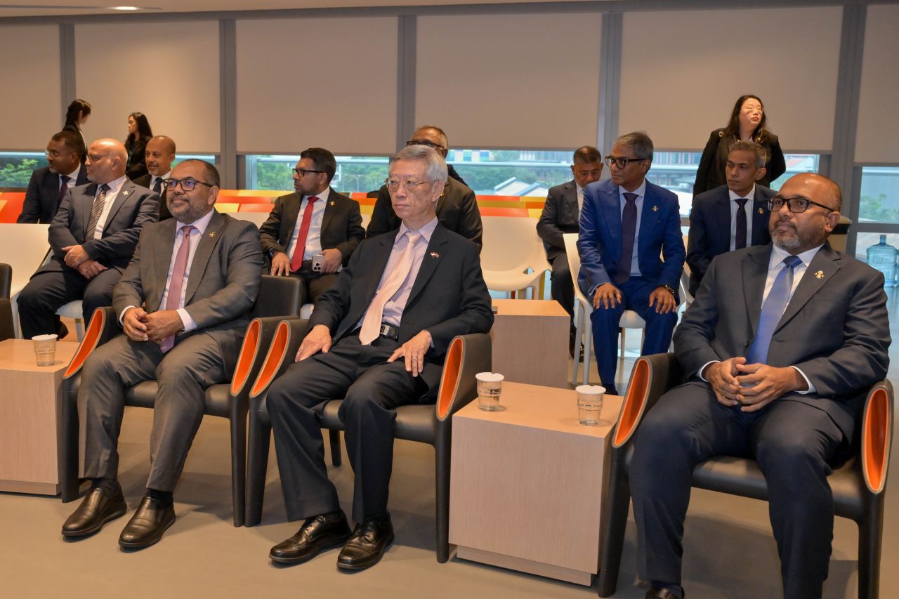 ފޮޓޯ: ސިންގަޕޫރުގެ އާބަން ރީޑިވެލޮޕްމަންޓް އޮތޯރިޓީ އާއި ހައުސިން އެންޑް ޑިވެލޮޕްމަންޓް ބޯޑަށް ރައީސް ޒިޔާރަތްކުރެއްވުން