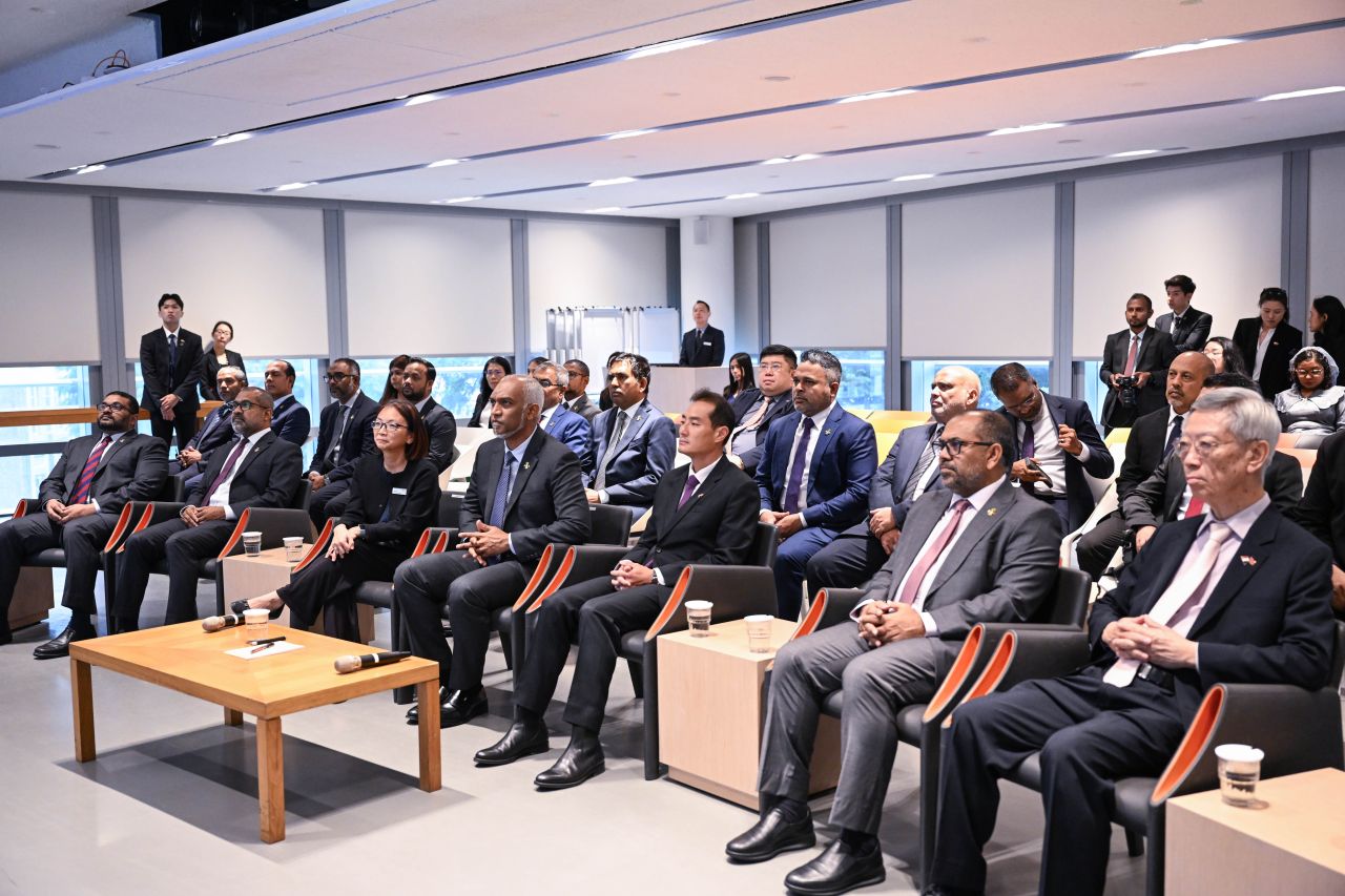 ފޮޓޯ: ސިންގަޕޫރުގެ އާބަން ރީޑިވެލޮޕްމަންޓް އޮތޯރިޓީ އާއި ހައުސިން އެންޑް ޑިވެލޮޕްމަންޓް ބޯޑަށް ރައީސް ޒިޔާރަތްކުރެއްވުން