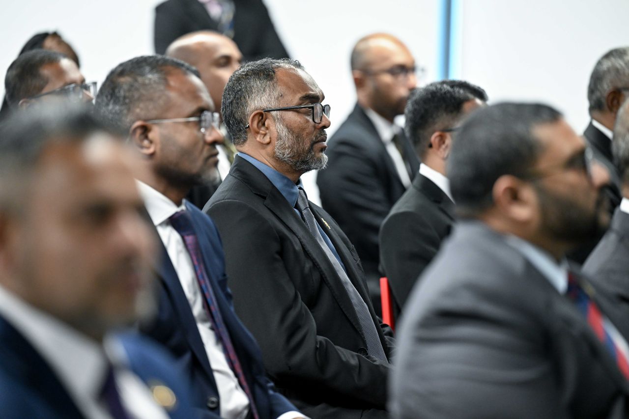 ފޮޓޯ: ސިންގަޕޫރުގެ ޓުއަސް ޕޯޓަށް ރައީސް ޒިޔާރަތްކުރެއްވުން