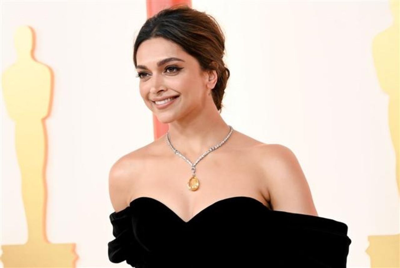 Deepika ah Hollywood walk of fame gai thari eh 
