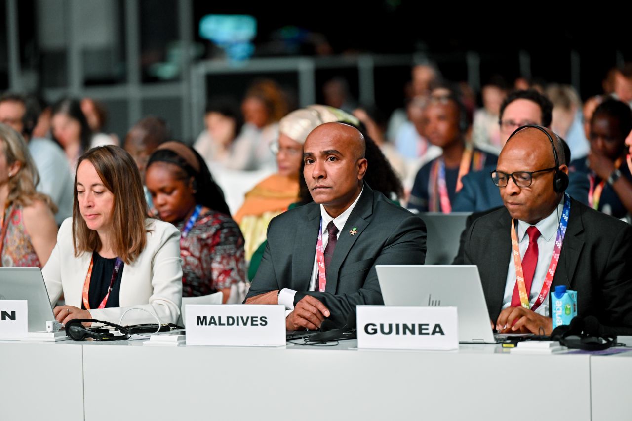 ފޮޓޯ: އެފްއެފްޑީ4 ގެ މަލްޓި-ސްޓޭކްހޯލްޑާ ރައުންޑްޓޭބަލް 6 ގައި ނައިބު ރައީސް ބައިވެރިވެވަޑައިގެންނެވުން 