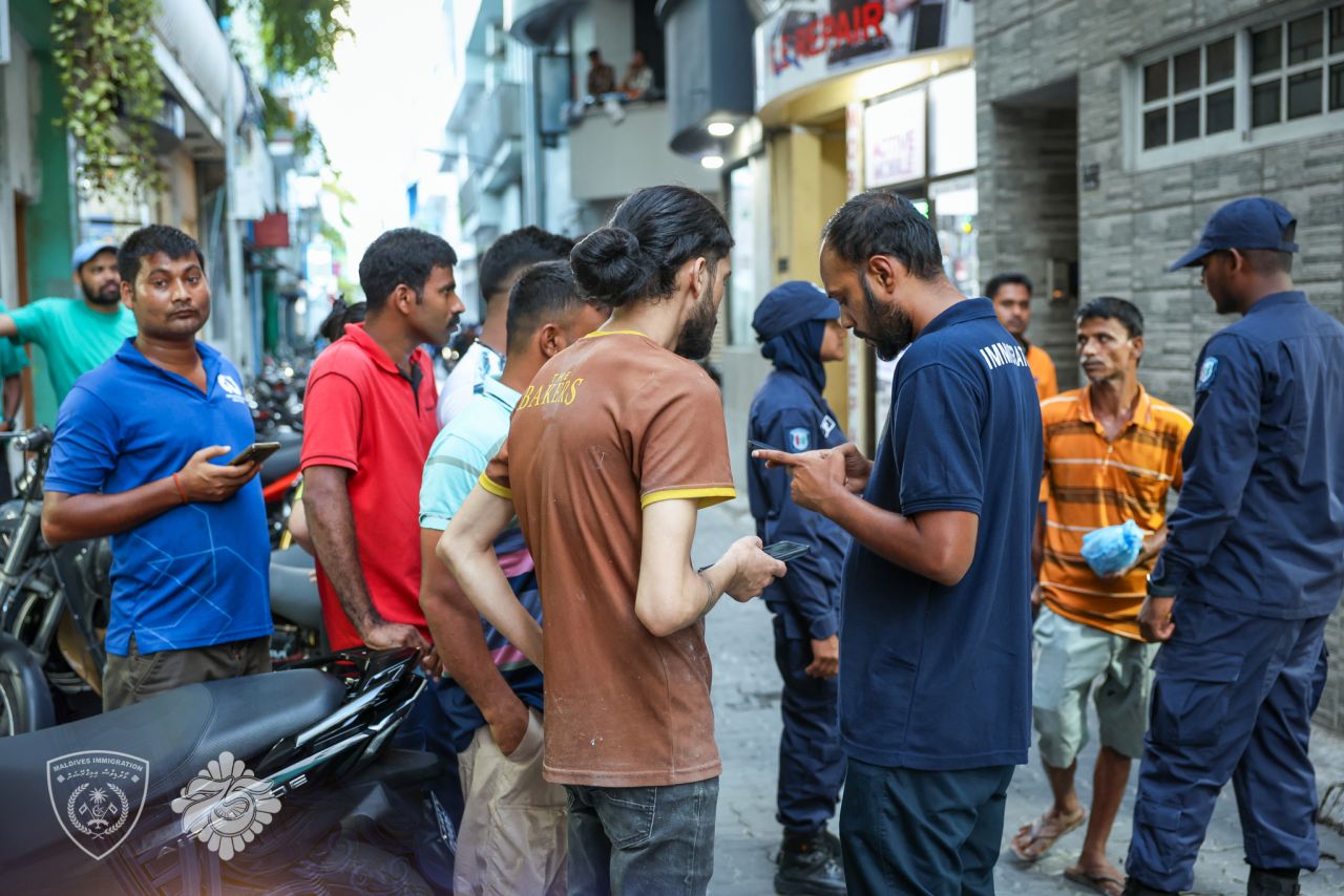 Bangladesh meehunge naajaaizu faidhaa nagaathee safeeruge kanbonduvun