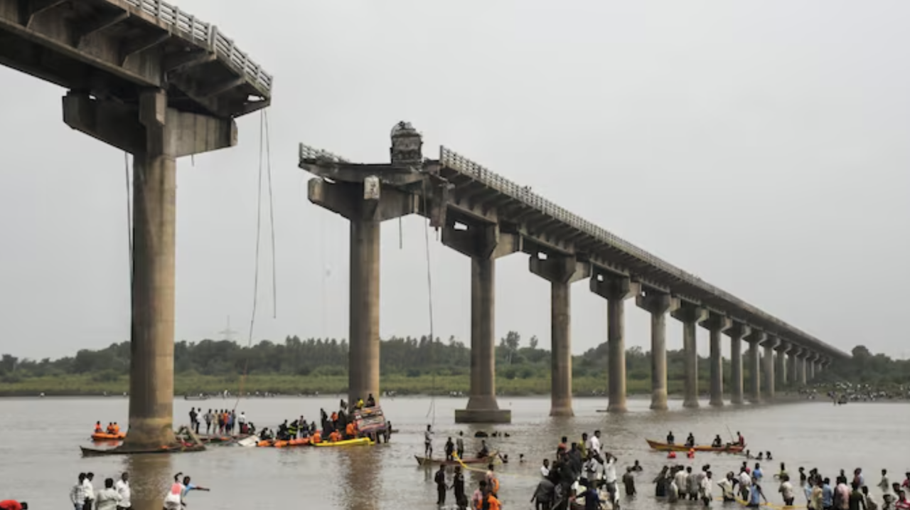 Gujarat ge bridge vettumuge haadhisaagai maruvi meehunge adhadhu 20 ah araifi