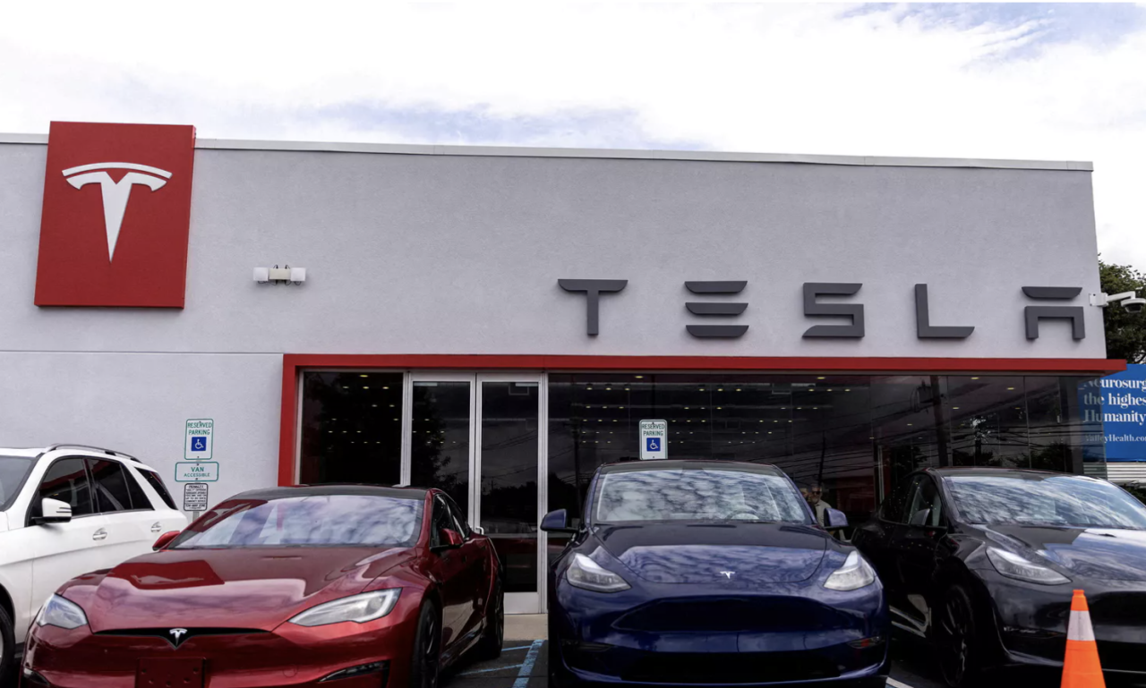 Tesla ge showroom eh India gai hulhuvanee
