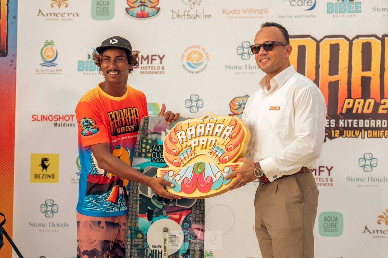 Champion Hantey faahaga kuree Kitesurfing mubaaraiyy thakuge muhimmu kan 