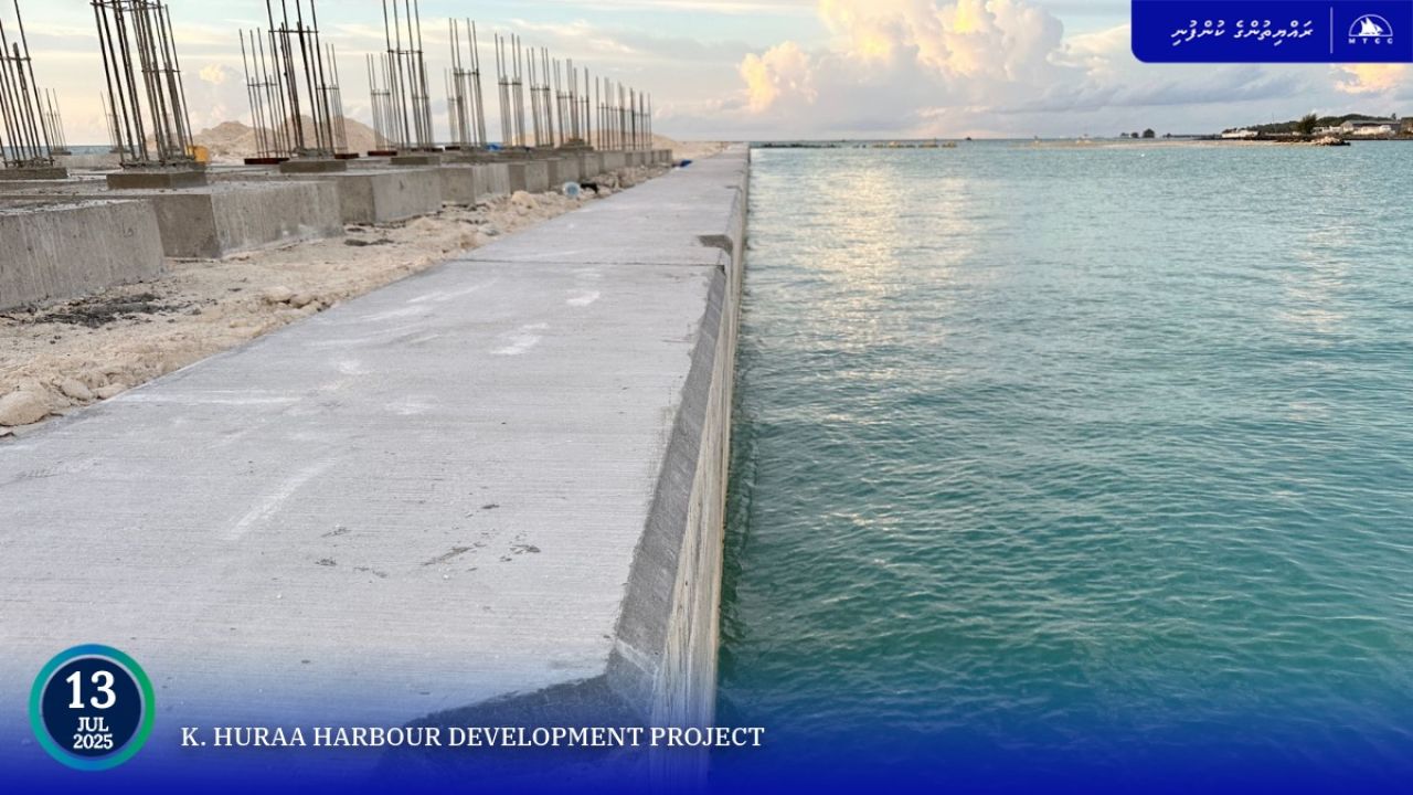 Huraa bandharu: Aa harbour basin ge dredging masahkathuge 86 percent ninmaifi 