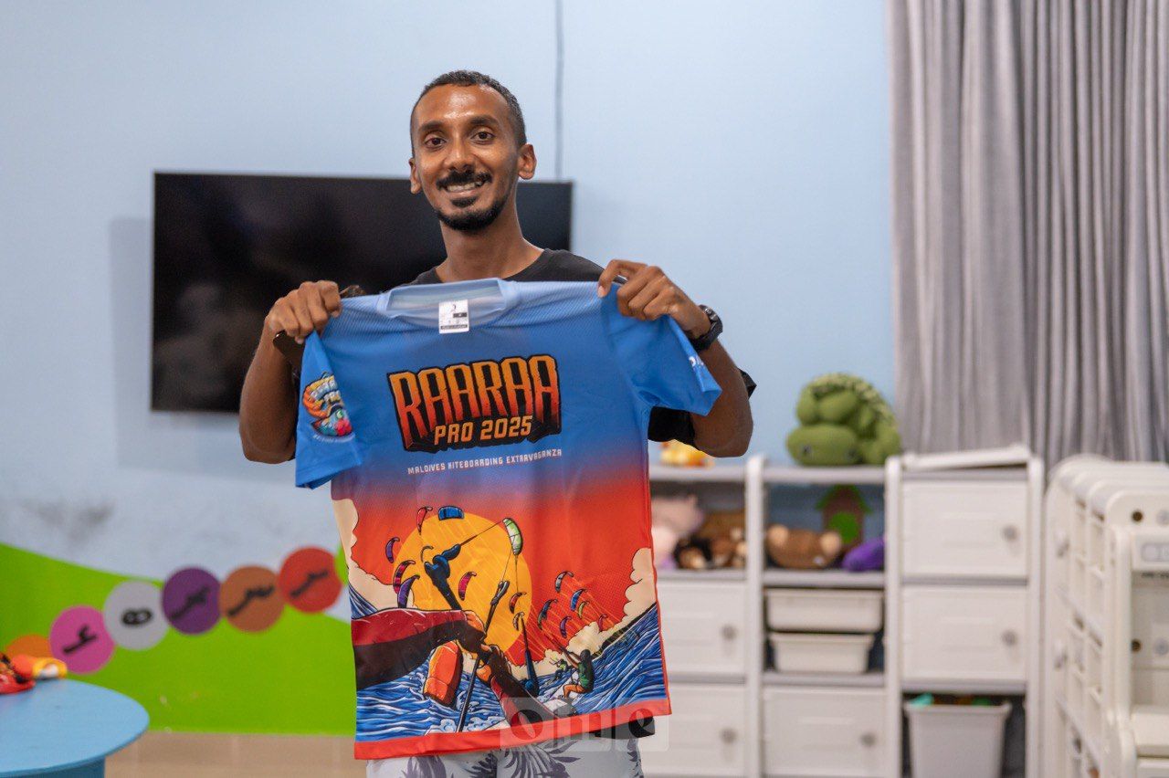 ވަން ފޮޓޯ: ރާރާ ޕްރޯ 2025 އެތުލީޓް ބްރީފިން އަދި ކިޓް ހަވާލުކުރުން