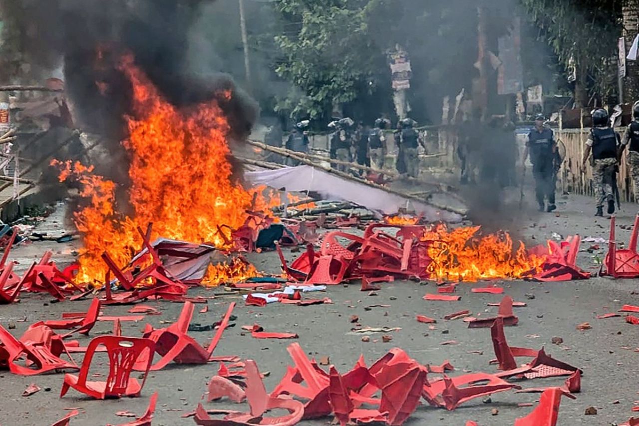 Hasina ge supporter in kuri muzaaharaagai 3 meehun maruvehjje