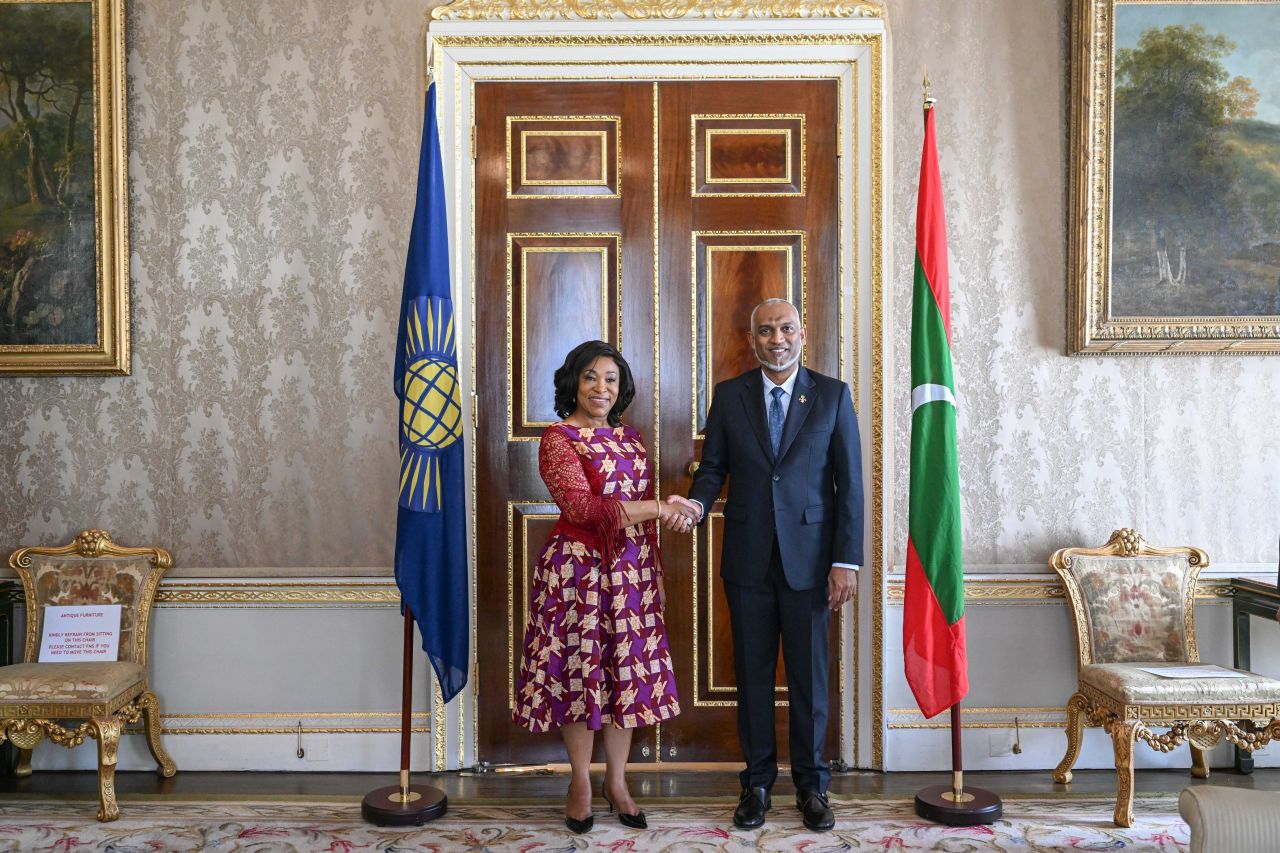 Raees, Commonwealth ge SG aa bahdhalu kuravvaifi