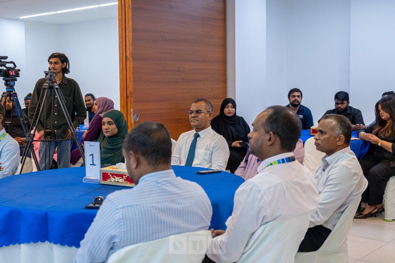 ވަން ފޮޓޯ: އެމްޑަބްލިޔުއެސްސީގެ މޯބައިލް އެޕްލިކޭޝަނުން އިތުރު ހިދުމަތްތަކެއް ލިބޭ ގޮތް ހެދުން 