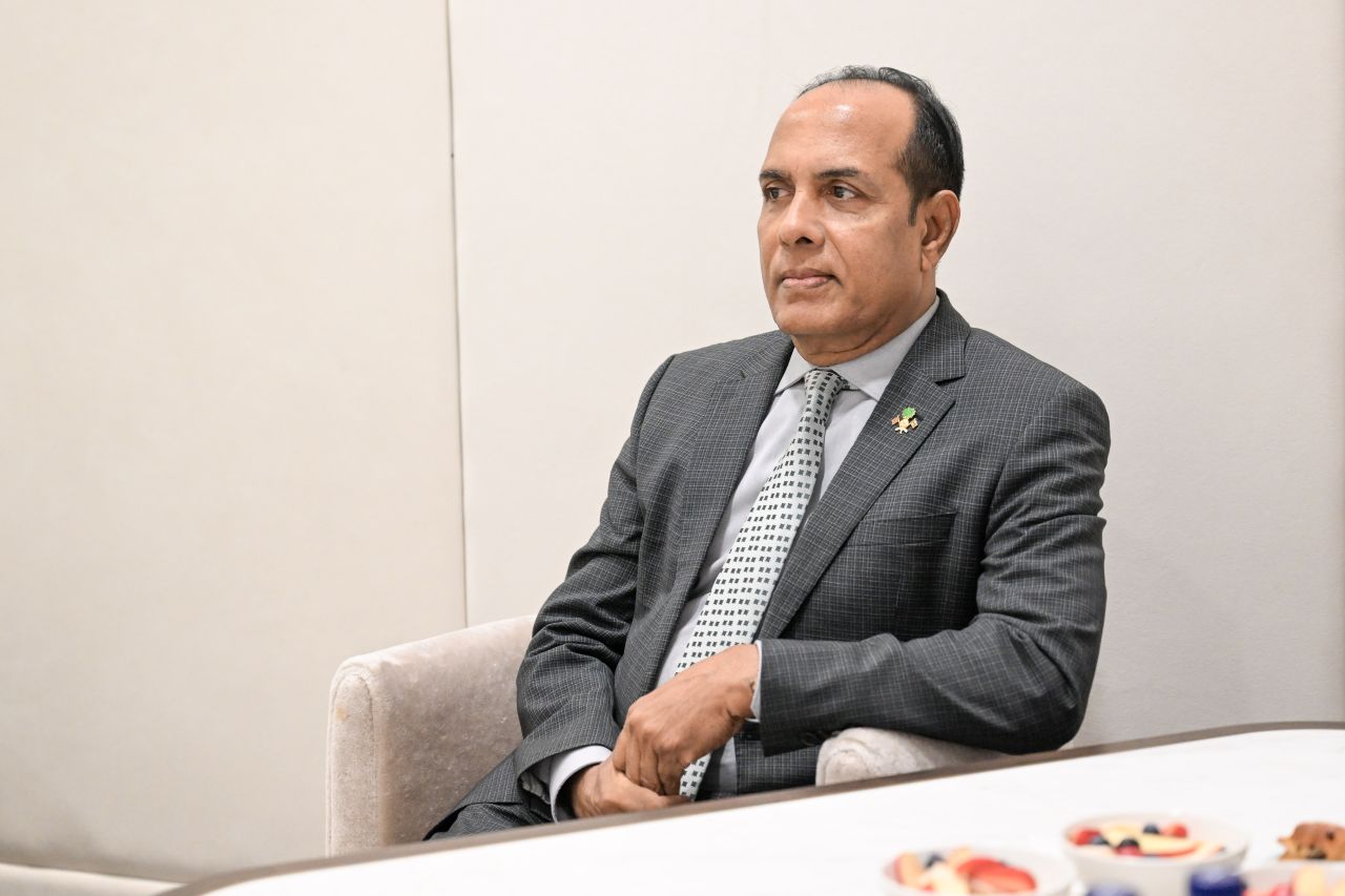 ފޮޓޯ: ރައީސުލްޖުމްހޫރިއްޔާ، އިނގިރޭސިވިލާތަށް ވަޑައިގަތުން