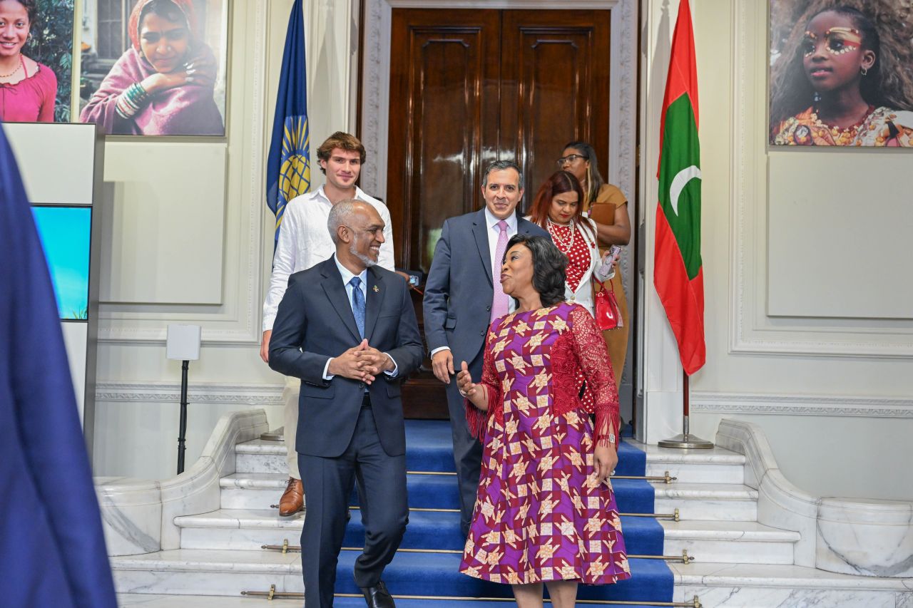 ފޮޓޯ: ރައީސް މުއިއްޒު، ކޮމަންވެލްތު ސެކްރެޓަރީ ޖެނެރަލްއާ ބައްދަލުކުރެއްވުން