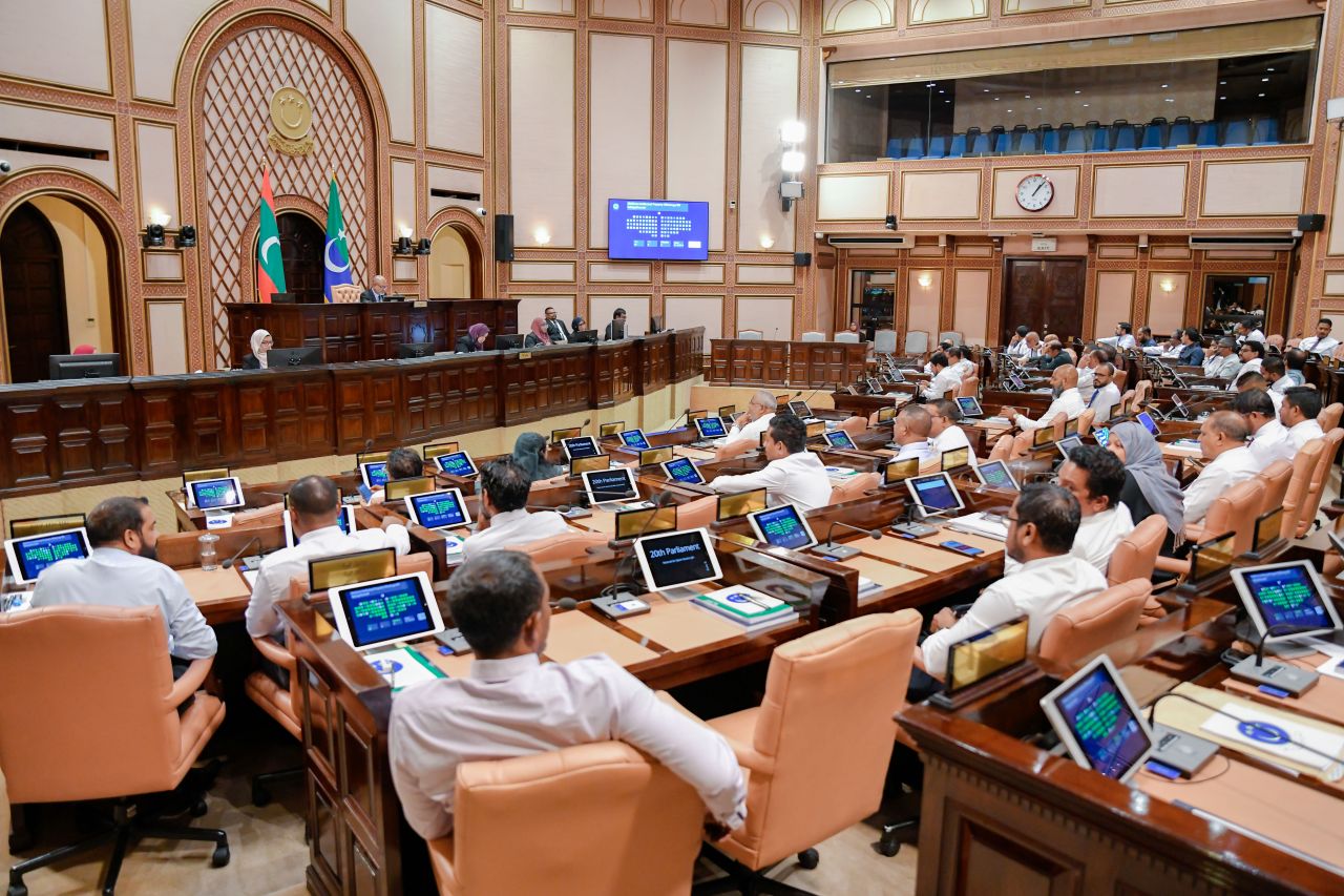 Dhaurun beyrun majilis jalsaa thakeh mi hafthaa gai baavvanee