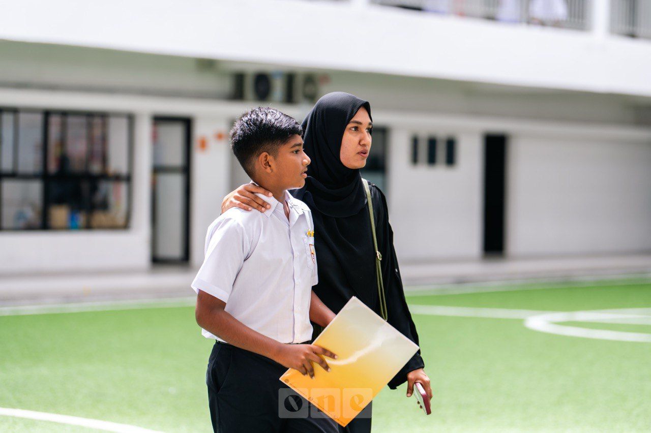 ވަން ފޮޓޯ: ރިޕޯޓް ފޮތް ދީ، ދަރިވަރުން ފުރަތަމަ ޓާމް ޗުއްޓީއަށް