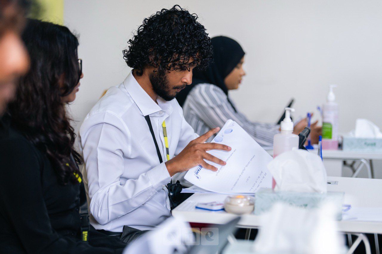 ވަން ފޮޓޯ: 4000 ފްލެޓުގެ އެއްބަސްވުންތަކުގައި ސޮއިކުރުން