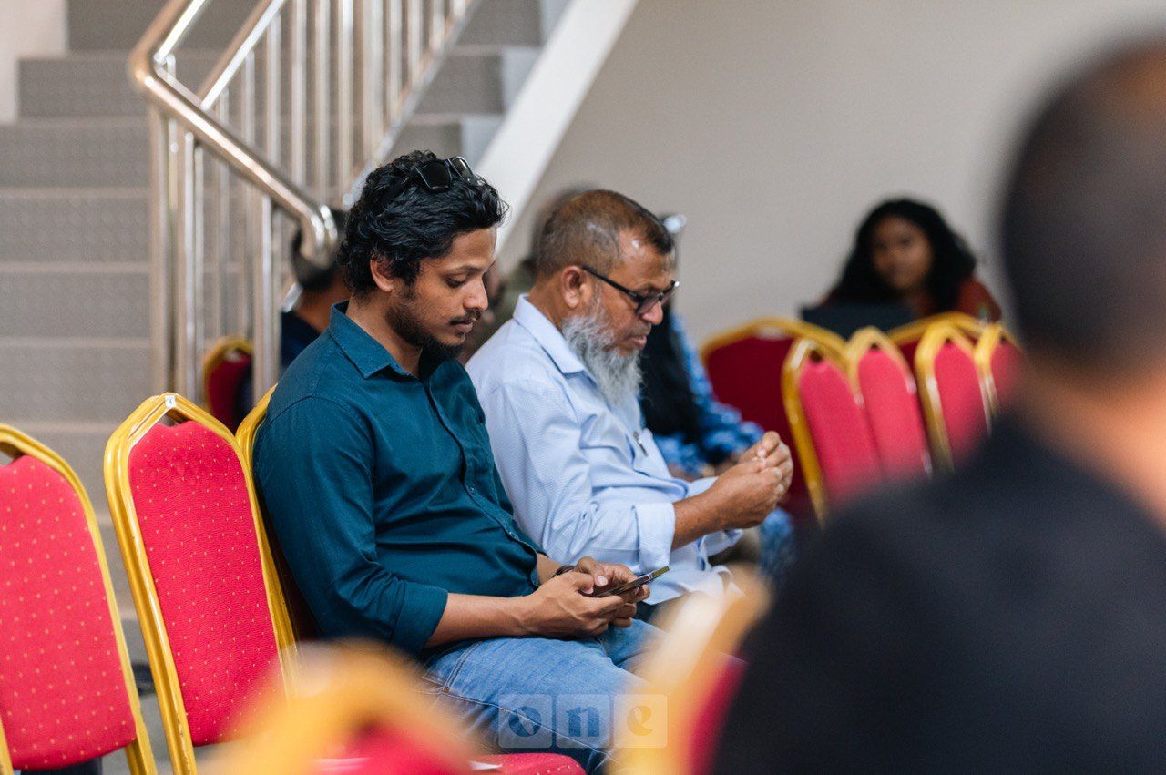 ވަން ފޮޓޯ: 4000 ފްލެޓުގެ އެއްބަސްވުންތަކުގައި ސޮއިކުރުން