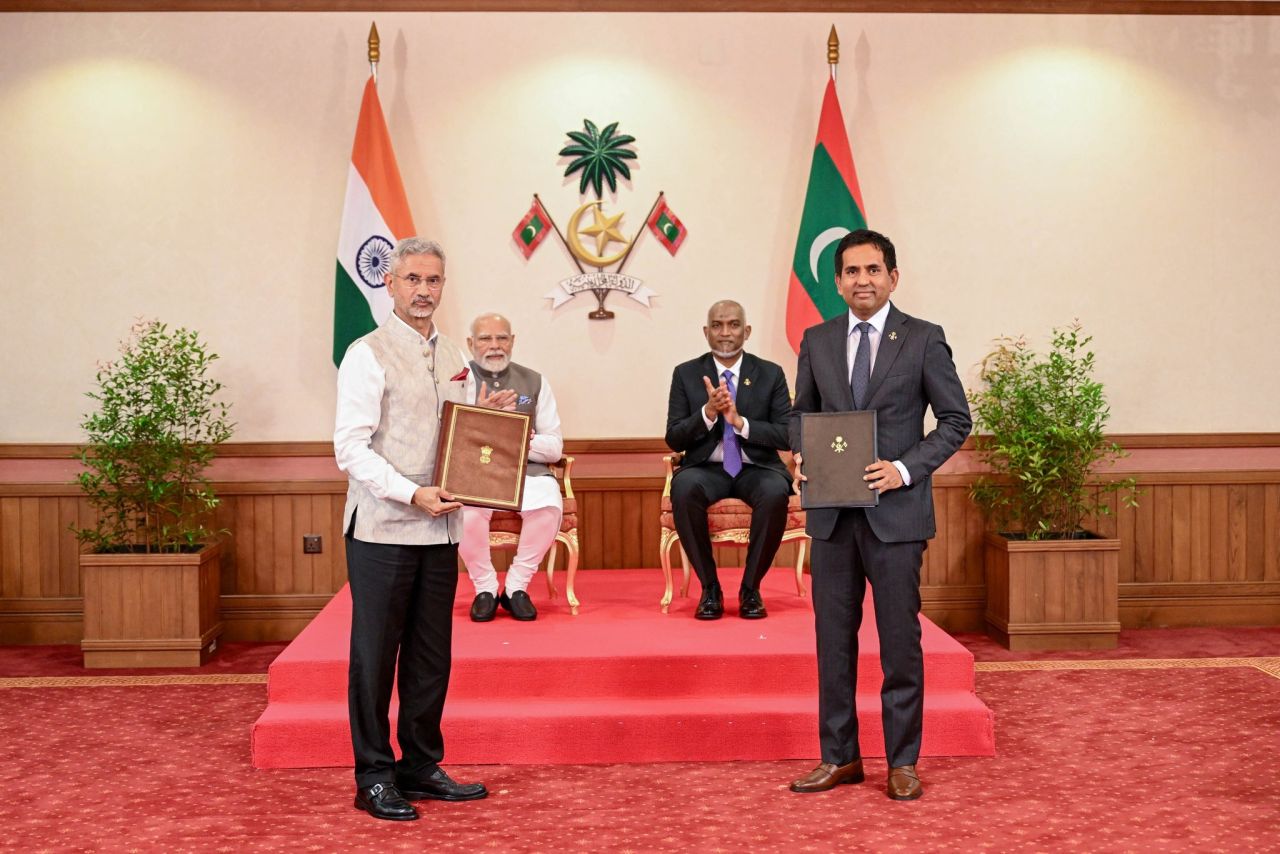 Raajje aai India aa dhemedhu 8 ehbasvumehgai soikohfi