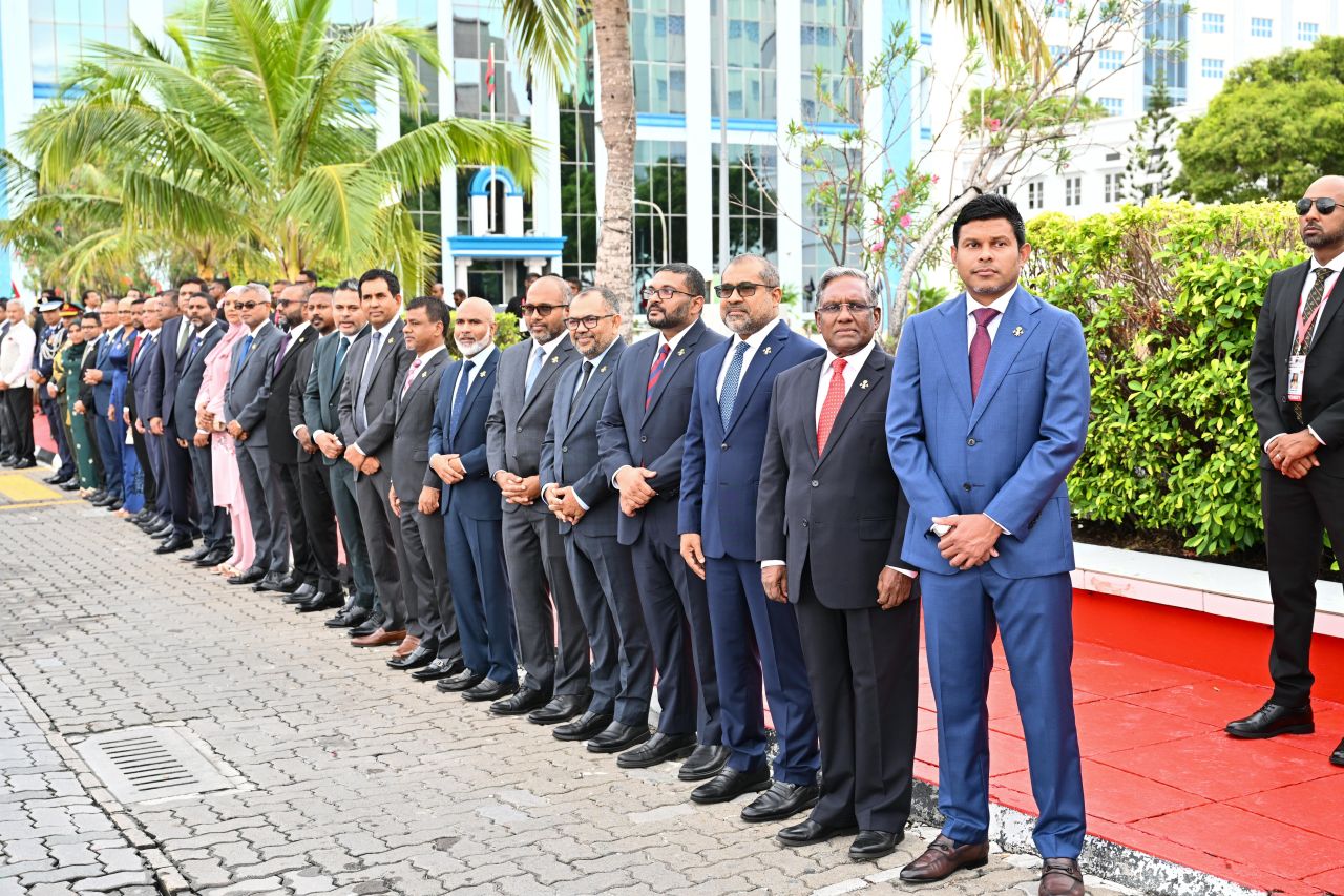 ފޮޓޯ: އިންޑިއާގެ ބޮޑުވަޒީރު މޯދީއަށް ރަސްމީގޮތުން މަރުހަބާ ދެންނެވުން 