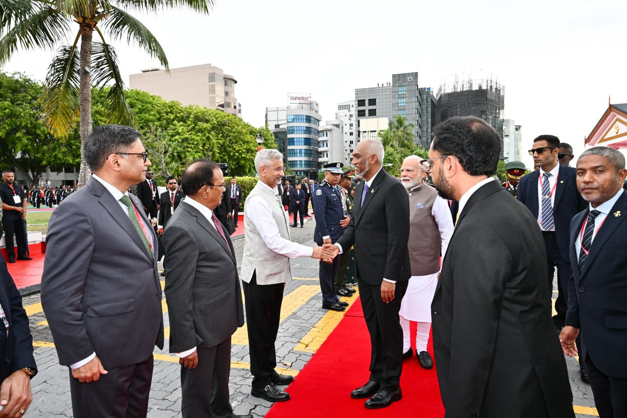 ފޮޓޯ: އިންޑިއާގެ ބޮޑުވަޒީރު މޯދީއަށް ރަސްމީގޮތުން މަރުހަބާ ދެންނެވުން 