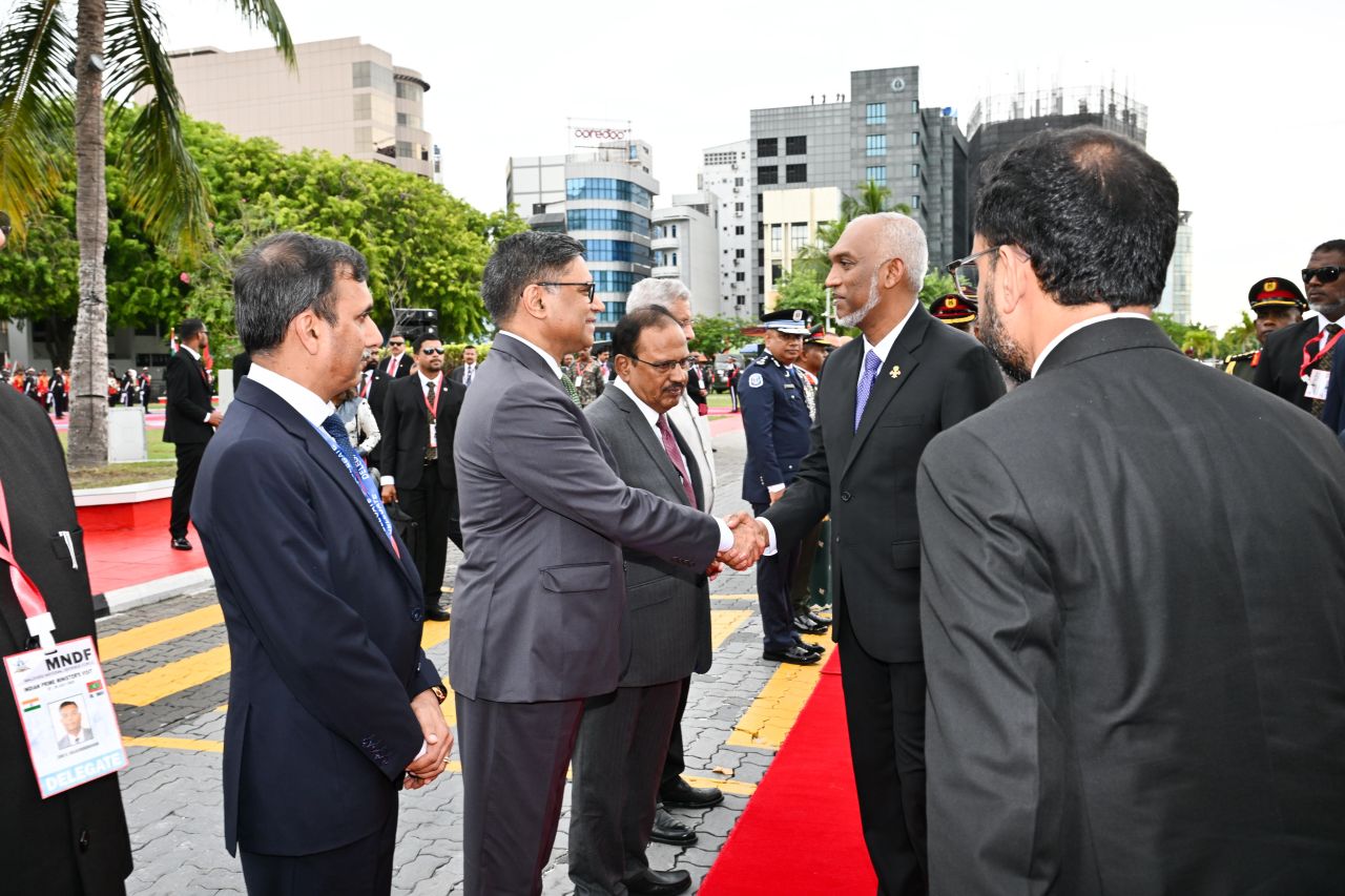 ފޮޓޯ: އިންޑިއާގެ ބޮޑުވަޒީރު މޯދީއަށް ރަސްމީގޮތުން މަރުހަބާ ދެންނެވުން 