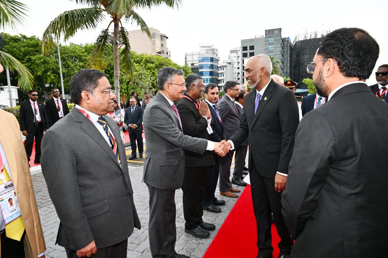 ފޮޓޯ: އިންޑިއާގެ ބޮޑުވަޒީރު މޯދީއަށް ރަސްމީގޮތުން މަރުހަބާ ދެންނެވުން 