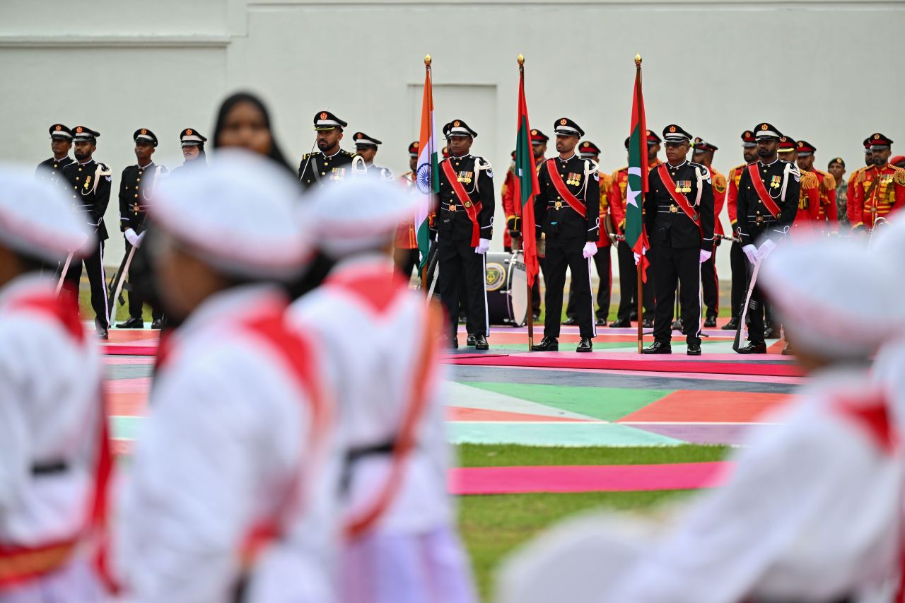 ފޮޓޯ: އިންޑިއާގެ ބޮޑުވަޒީރު މޯދީއަށް ރަސްމީގޮތުން މަރުހަބާ ދެންނެވުން 