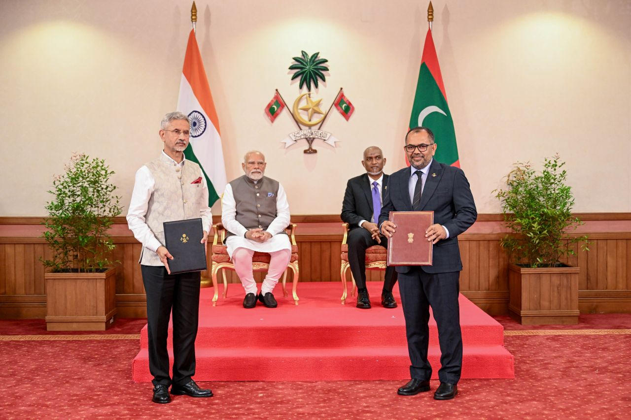 ފޮޓޯ: ރާއްޖެ އާއި އިންޑިއާއާ ދެމެދު މުހިންމު އަށް އެއްބަސްވުމެއްގައި ސޮއިކުރުން 