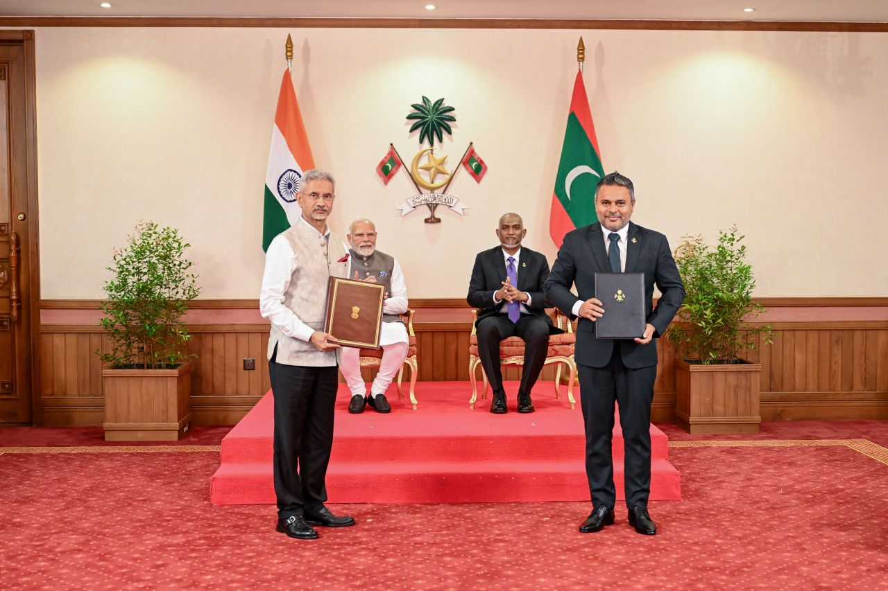 ފޮޓޯ: ރާއްޖެ އާއި އިންޑިއާއާ ދެމެދު މުހިންމު އަށް އެއްބަސްވުމެއްގައި ސޮއިކުރުން 