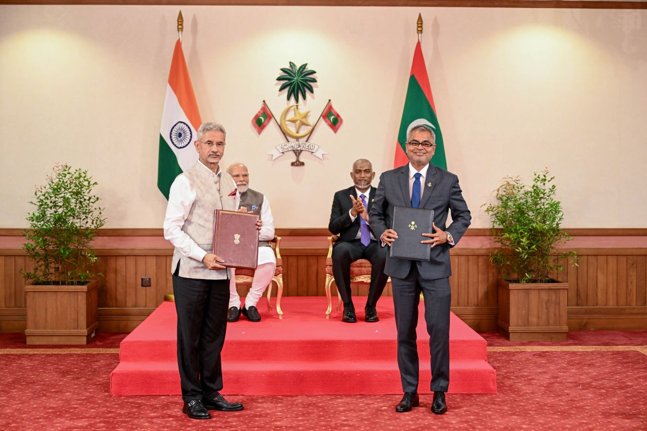 ފޮޓޯ: ރާއްޖެ އާއި އިންޑިއާއާ ދެމެދު މުހިންމު އަށް އެއްބަސްވުމެއްގައި ސޮއިކުރުން 