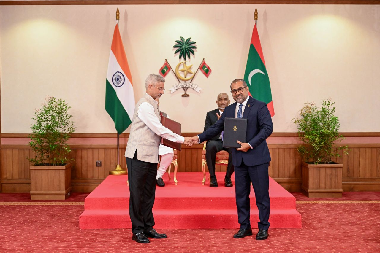 ފޮޓޯ: ރާއްޖެ އާއި އިންޑިއާއާ ދެމެދު މުހިންމު އަށް އެއްބަސްވުމެއްގައި ސޮއިކުރުން 