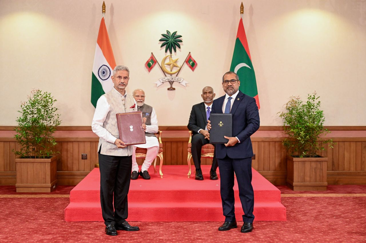 ފޮޓޯ: ރާއްޖެ އާއި އިންޑިއާއާ ދެމެދު މުހިންމު އަށް އެއްބަސްވުމެއްގައި ސޮއިކުރުން 