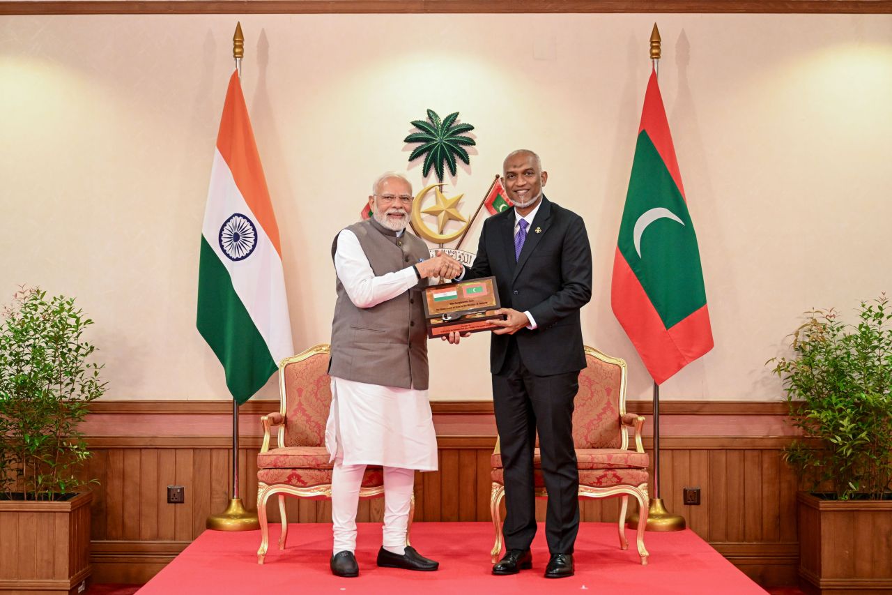ފޮޓޯ: ރާއްޖެ އާއި އިންޑިއާއާ ދެމެދު މުހިންމު އަށް އެއްބަސްވުމެއްގައި ސޮއިކުރުން 