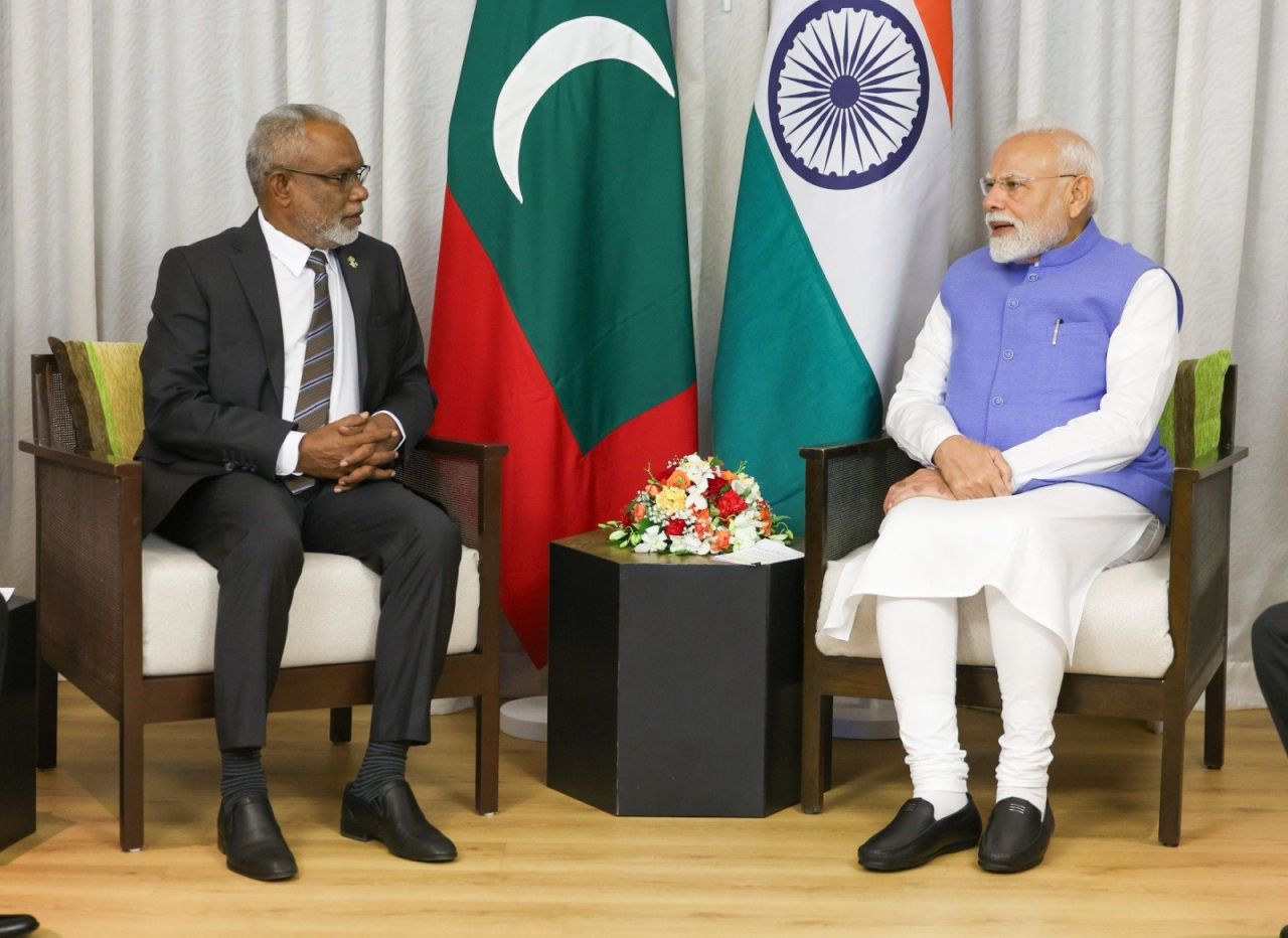 India ge boduvazeeru, Majilis Raees aa bahdhalu kuravvaifi