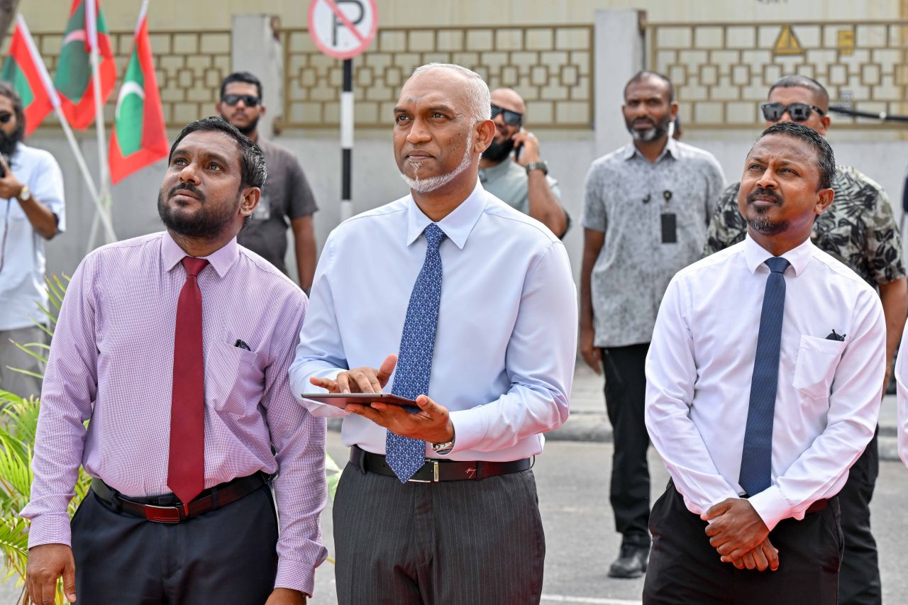 Gaanoonu nimumaaeku maruge hukum thanfeezukuran fashaanan: Raees 
