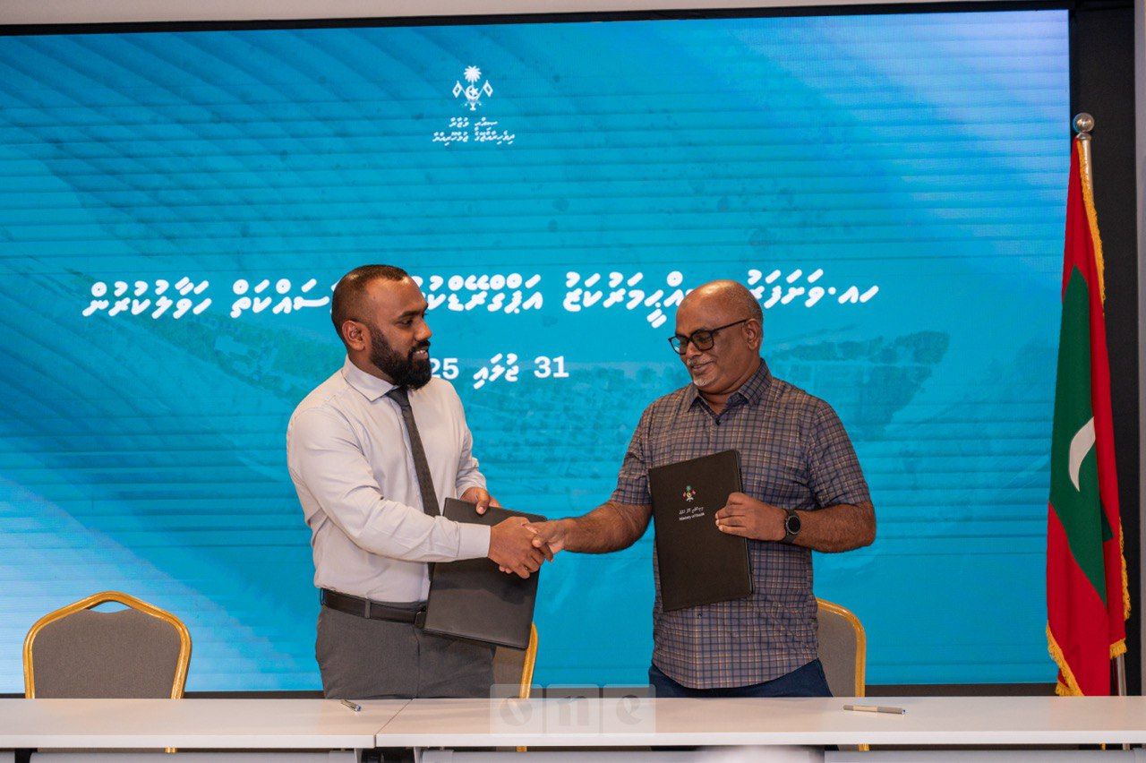 ވަން ފޮޓޯ: ހަ ރަށެއްގެ ސިއްހީ މަރުކަޒުގެ މަސައްކަތް ހަވާލުކުރުން 