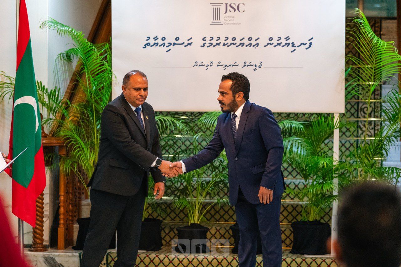 ވަން ފޮޓޯ: ހައިކޯޓުގެ ފަނޑިޔާރުކަމަށް އަބްދުﷲ ޖަމީލު މޫސާ އައްޔަންކުރެއްވުން 