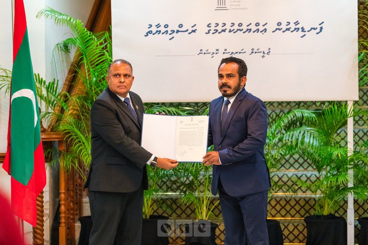 ވަން ފޮޓޯ: ހައިކޯޓުގެ ފަނޑިޔާރުކަމަށް އަބްދުﷲ ޖަމީލު މޫސާ އައްޔަންކުރެއްވުން 