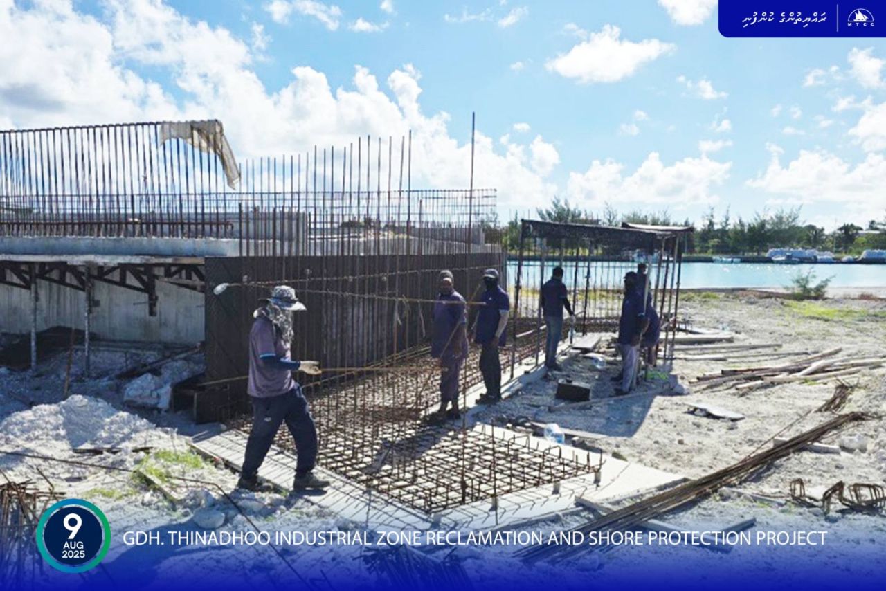 Thinadhoo industrial zone: bridge ge retaining wall ge masakkai kuriyah 