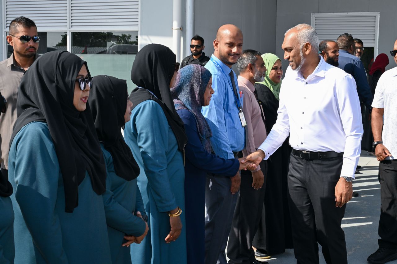 ފޮޓޯ: ރައީސް، ދަރަވަންދުއަށް ވަޑައިގެންނެވުން 