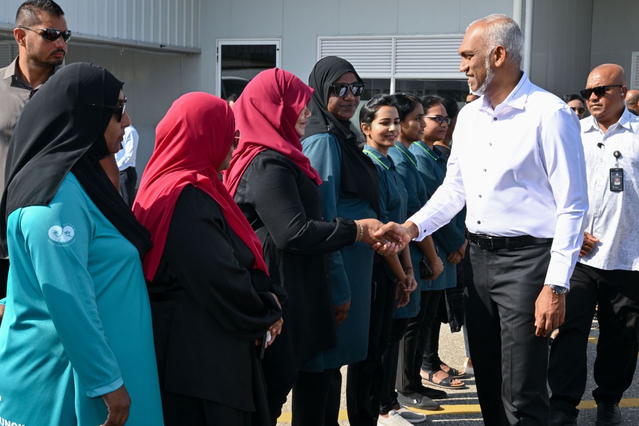 ފޮޓޯ: ރައީސް، ދަރަވަންދުއަށް ވަޑައިގެންނެވުން 