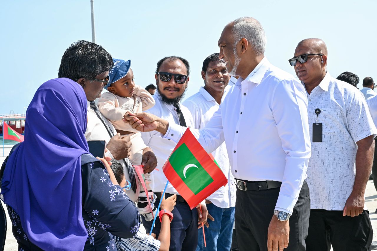 ފޮޓޯ: ރައީސް، ކަމަދުއަށް ވަޑައިގެންނެވުން 