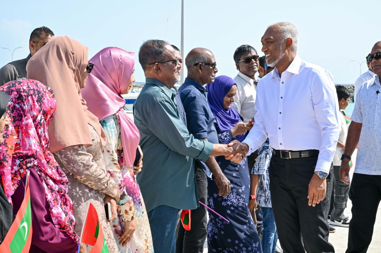 ފޮޓޯ: ރައީސް، ކަމަދުއަށް ވަޑައިގެންނެވުން 