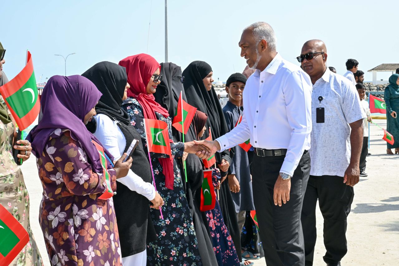 ފޮޓޯ: ރައީސް، ކަމަދުއަށް ވަޑައިގެންނެވުން 