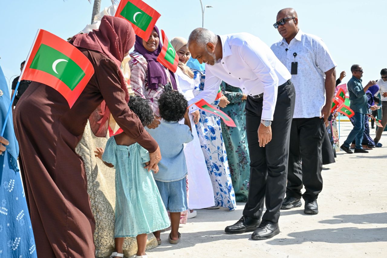 ފޮޓޯ: ރައީސް، ކަމަދުއަށް ވަޑައިގެންނެވުން 