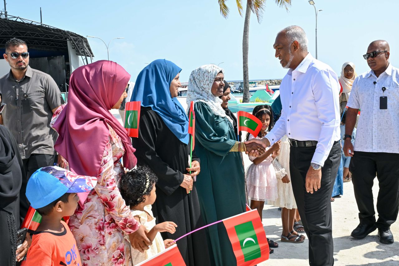 ފޮޓޯ: ރައީސް، ކަމަދުއަށް ވަޑައިގެންނެވުން 
