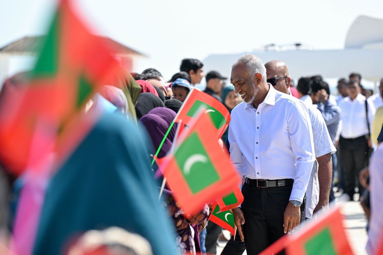 ފޮޓޯ: ރައީސް، ކަމަދުއަށް ވަޑައިގެންނެވުން 