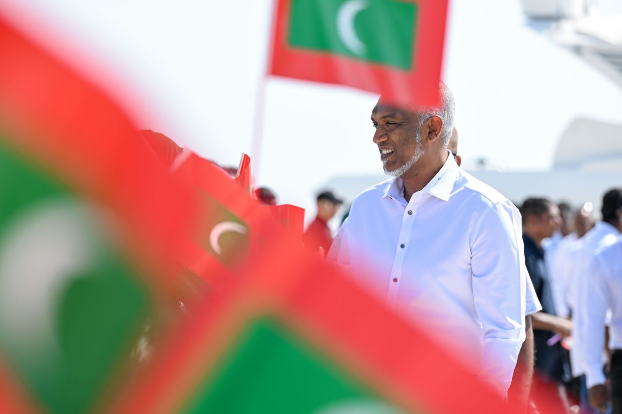ފޮޓޯ: ރައީސް، ކަމަދުއަށް ވަޑައިގެންނެވުން 