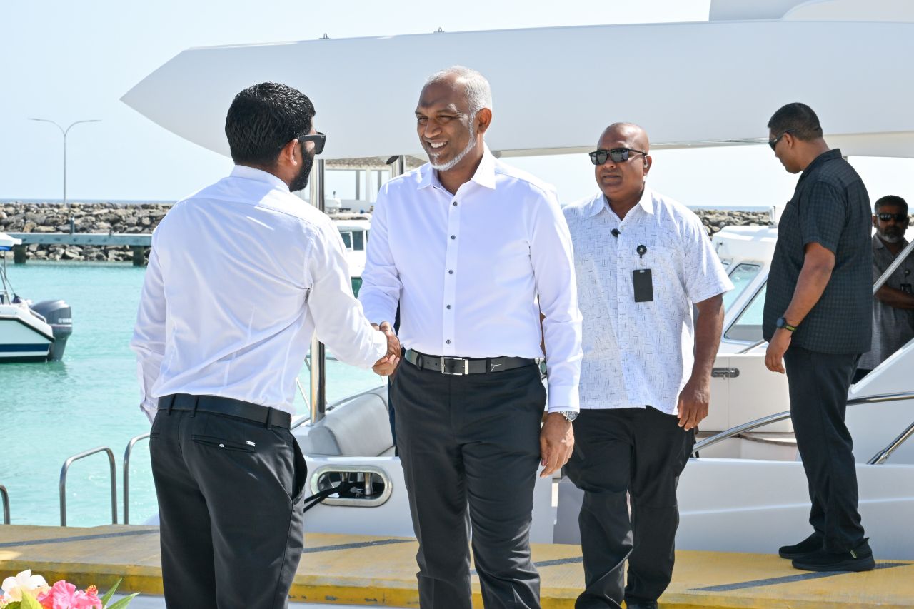 ފޮޓޯ: ރައީސް، ކަމަދުއަށް ވަޑައިގެންނެވުން 