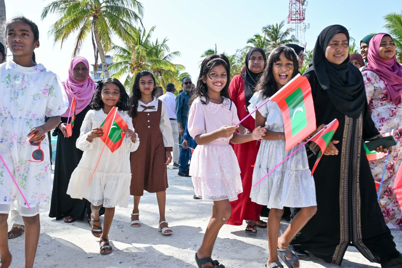 ފޮޓޯ: ރައީސް، ކަމަދުއަށް ވަޑައިގެންނެވުން 