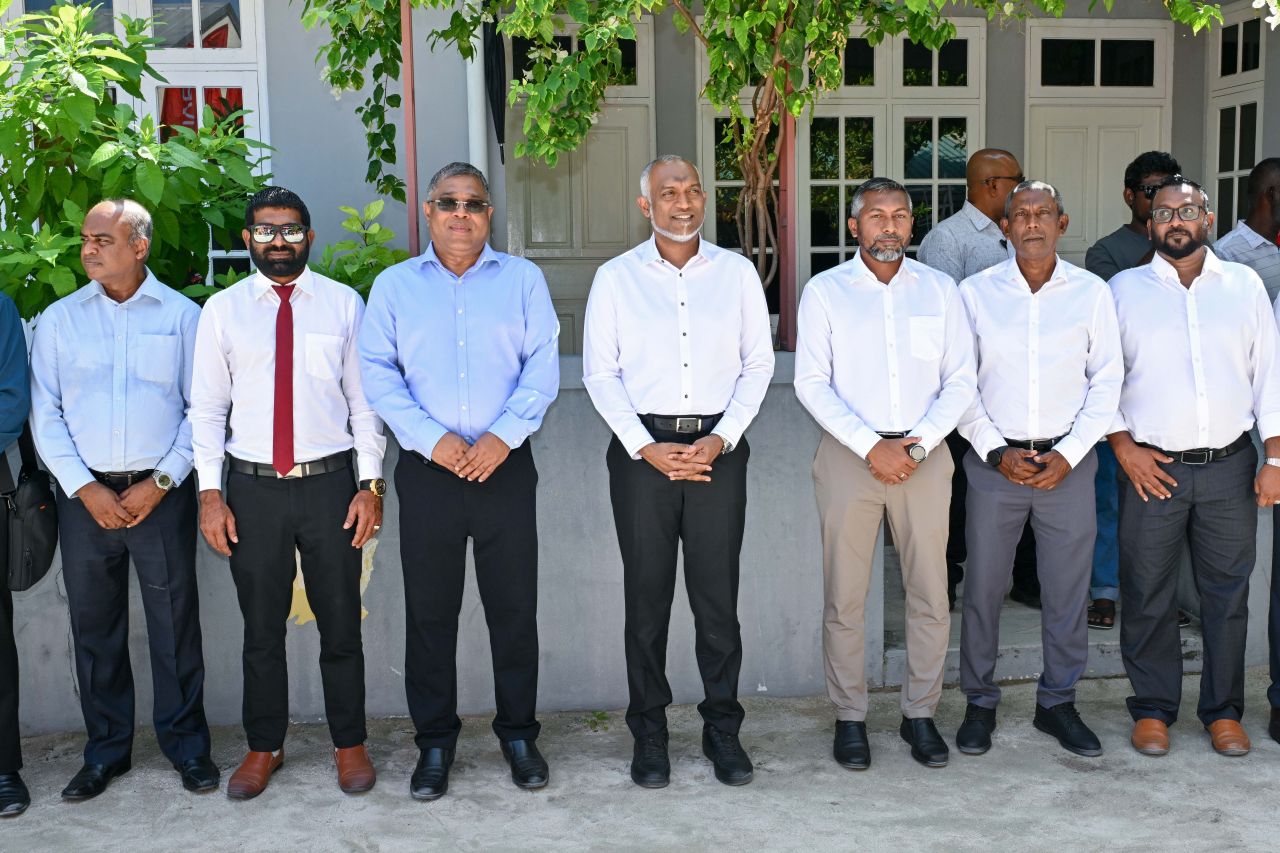 ފޮޓޯ: ރައީސް، ކަމަދޫގެ ބީއެމްއެލް އޭޓީއެމްގެ ހިދުމަތް އިފްތިތާހުކޮށްދެއްވުން 